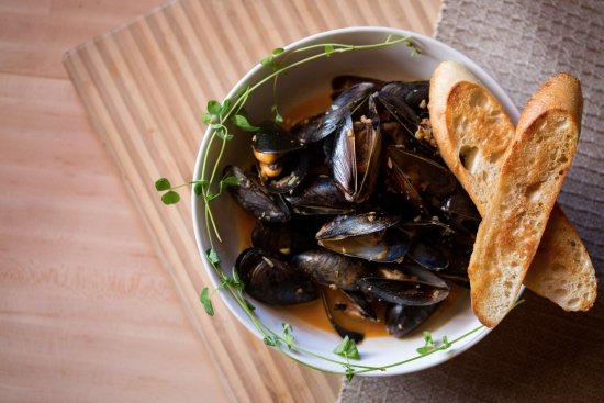 Forestberry Chipotle Steamed Mussels